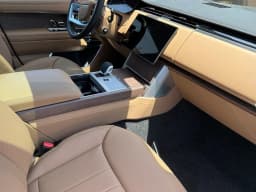 Land Rover Range Rover SE P550e SWB 2026 — side view