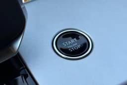 Land Rover Range Rover SE P550e SWB 2026 — side view