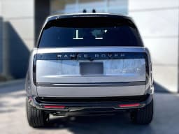 Land Rover Range Rover SE P400 SWB 2026 — side view