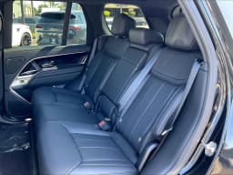 Land Rover Range Rover SE P400 SWB 2026 — side view