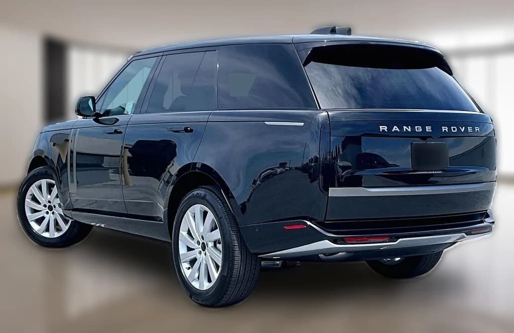 Land Rover Range Rover SE P400 SWB 2026 — side view