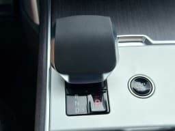 Land Rover Range Rover SE P400 SWB 2026 — side view