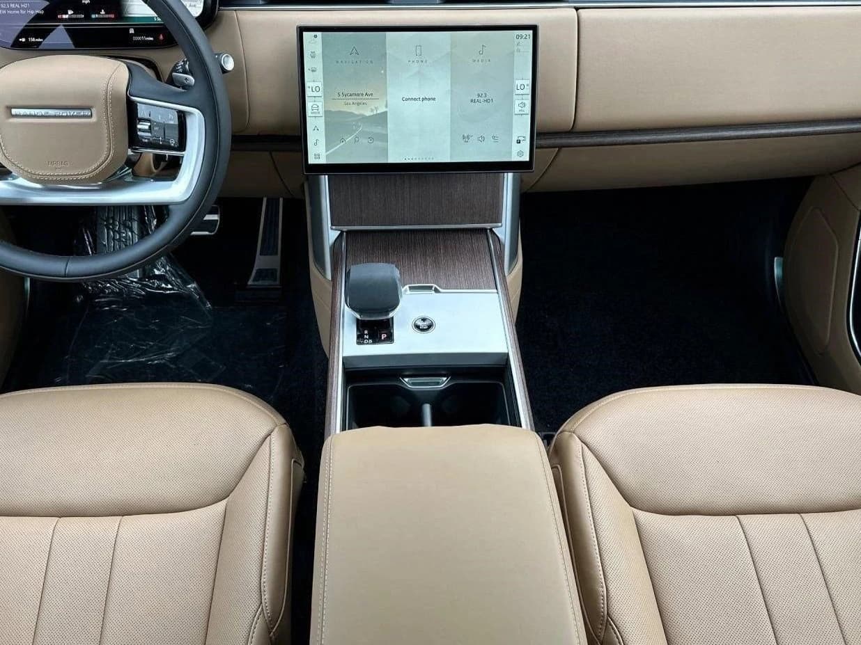 Land Rover Range Rover SE P400 LWB 7 Seat 2026 — side view