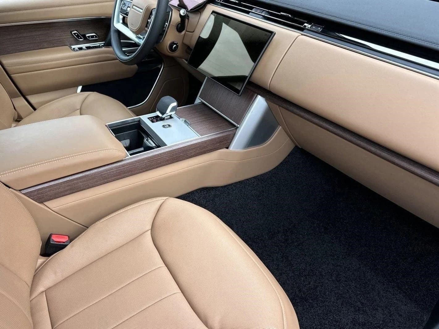 Land Rover Range Rover SE P400 LWB 7 Seat 2026 — side view