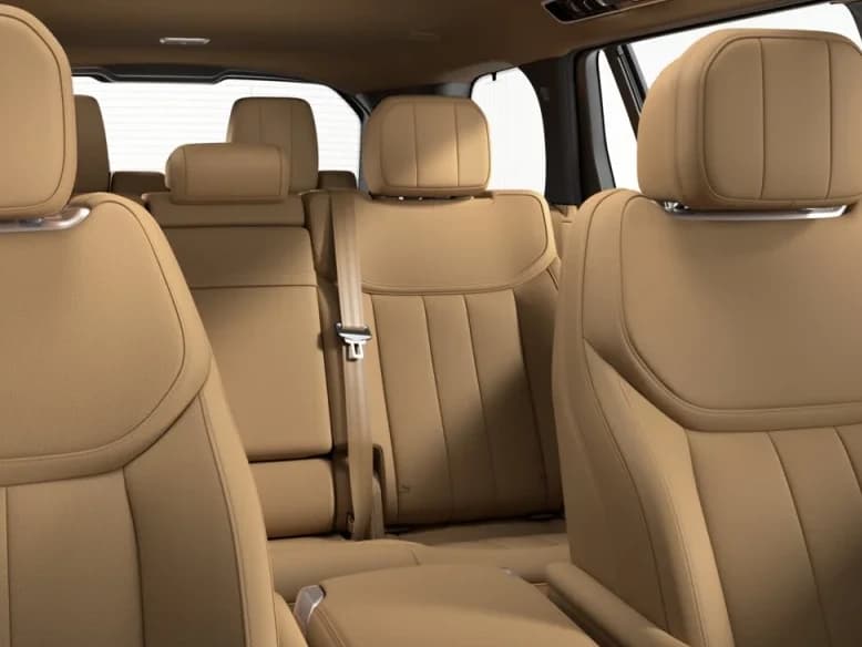 Land Rover Range Rover SE P400 LWB 7 Seat 2027 — side view