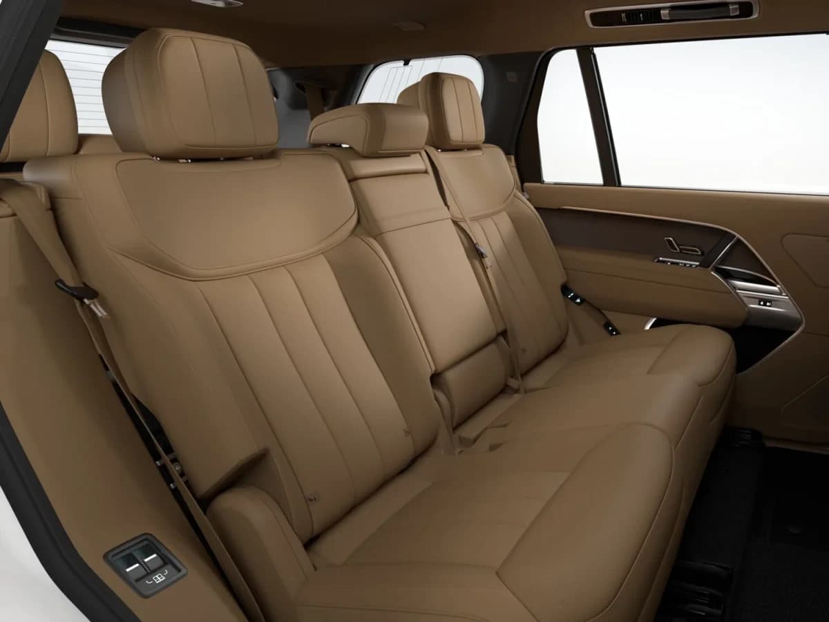 Land Rover Range Rover SE P400 LWB 7 Seat 2027 — side view