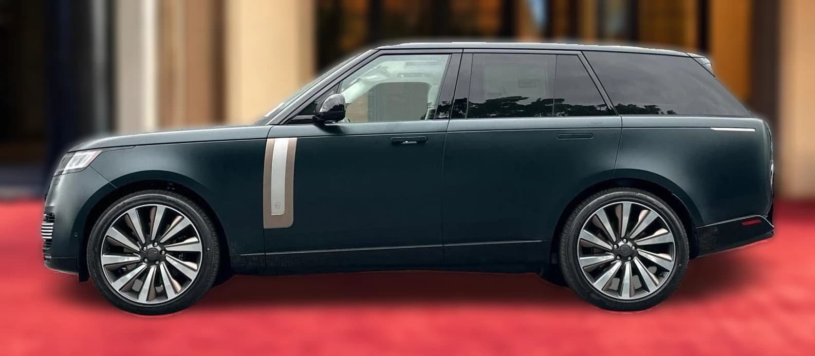 Land Rover Range Rover SV P615 SWB 2026 — side view