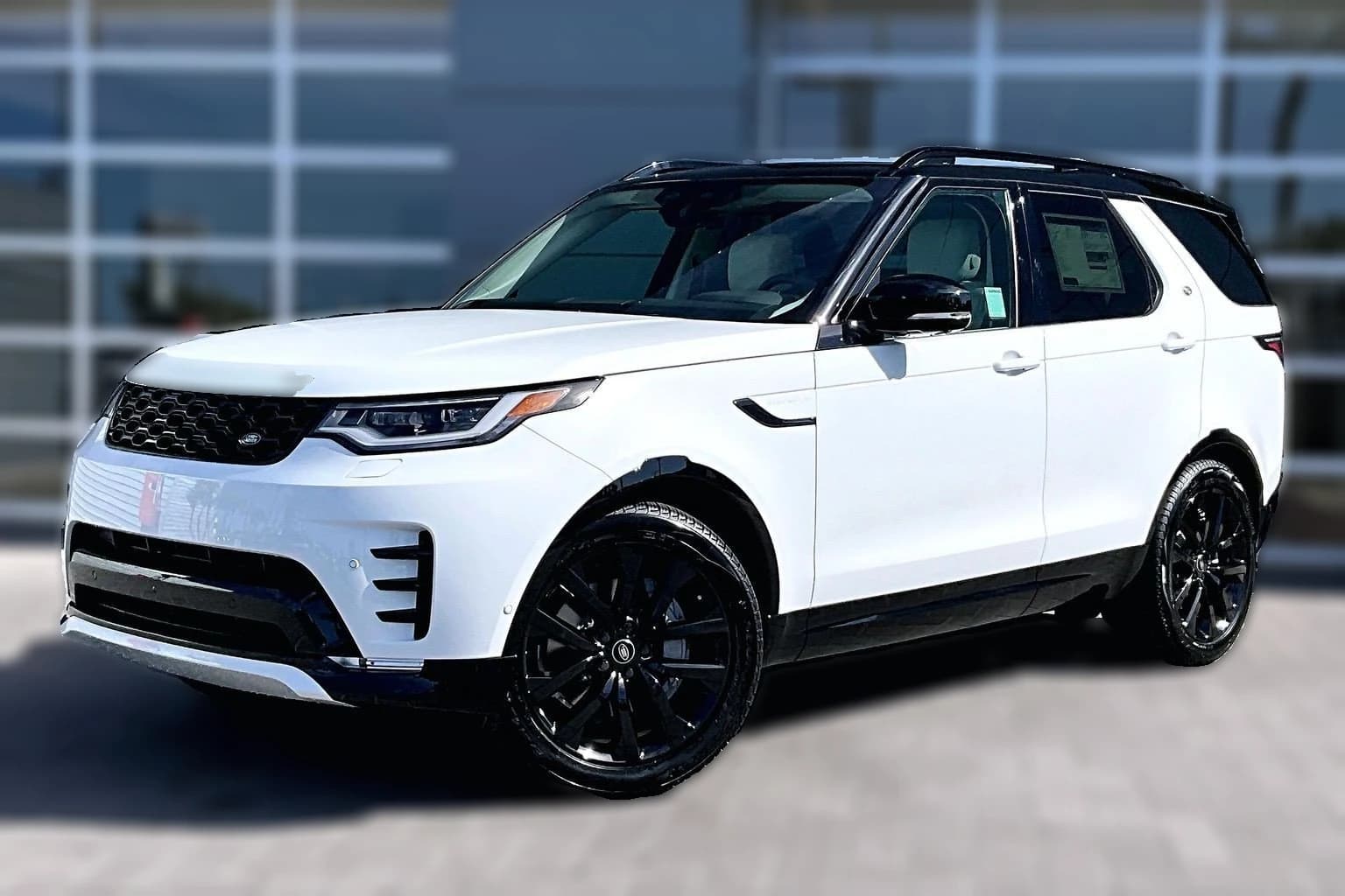 Land Rover Discovery Dynamic SE AWD 2026 — side view