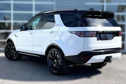 Land Rover Discovery Dynamic SE AWD 2026 — side view