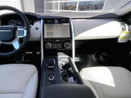 Land Rover Discovery Dynamic SE AWD 2026 — side view
