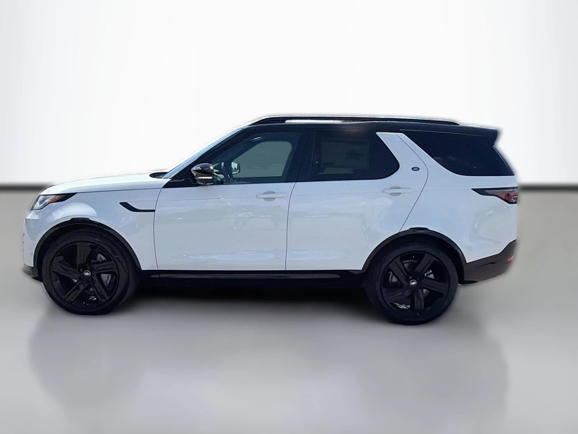 Land Rover Discovery Dynamic SE AWD 2026 — side view