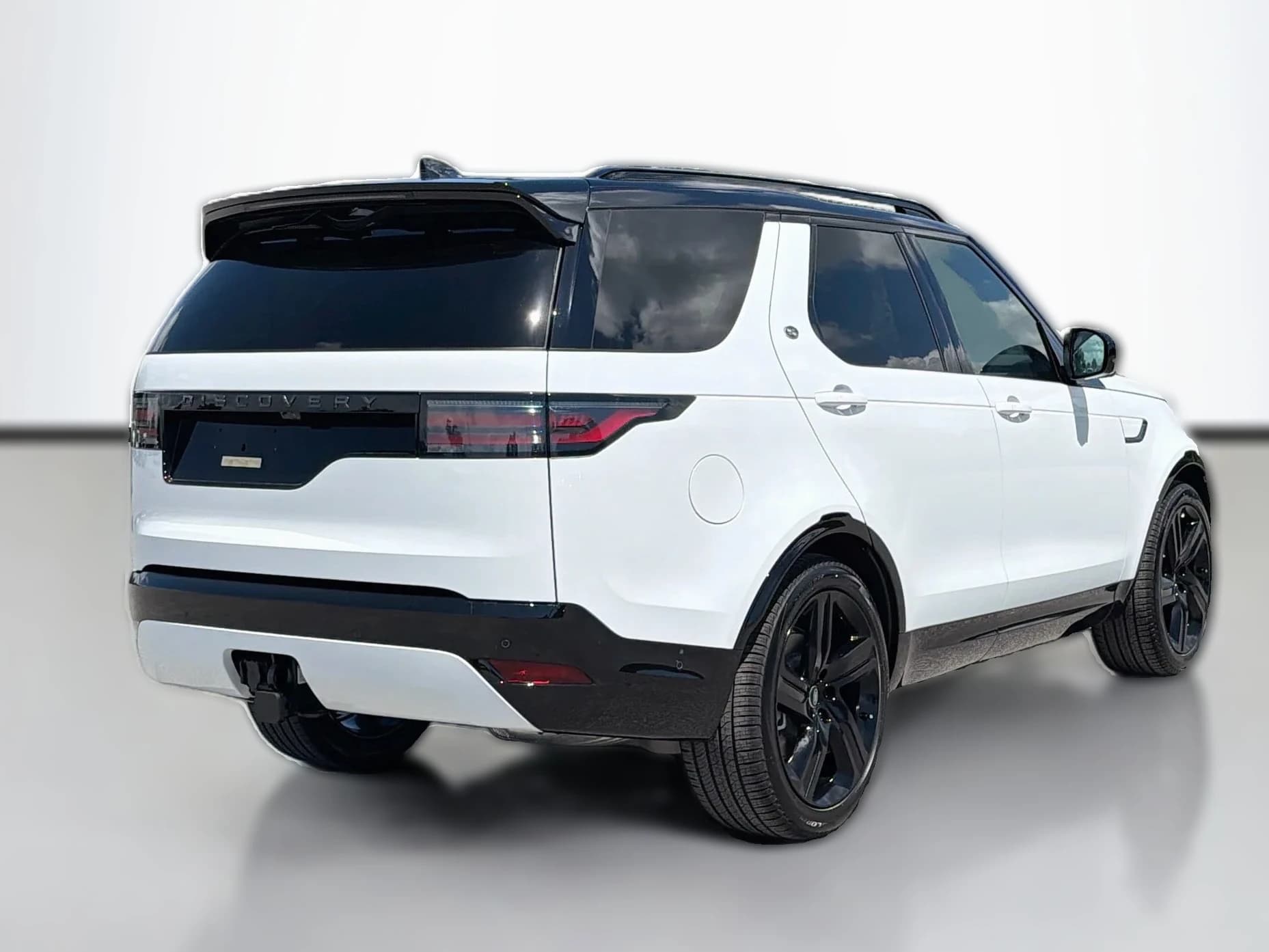 Land Rover Discovery Dynamic SE AWD 2026 — side view