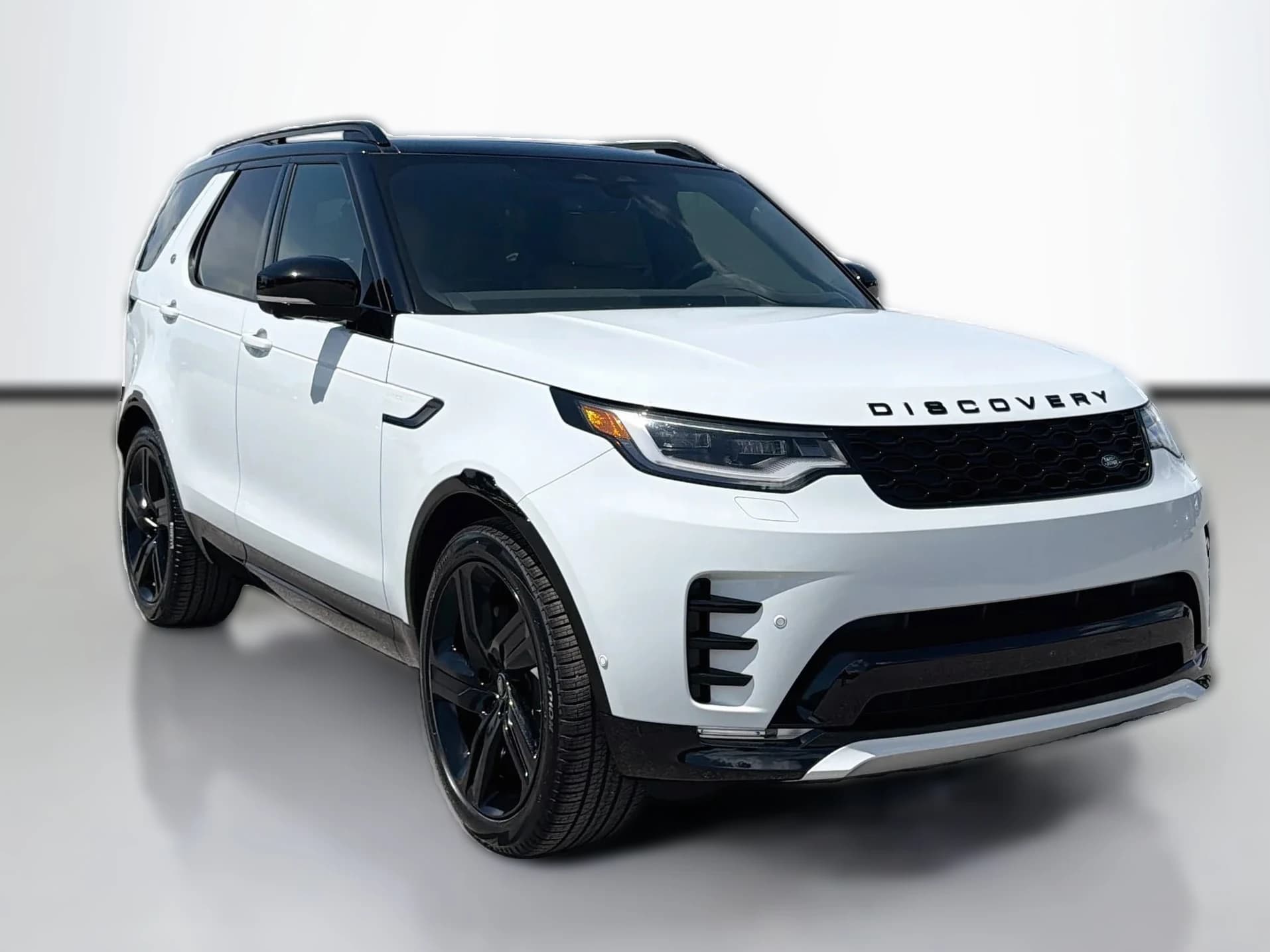 Land Rover Discovery Dynamic SE AWD 2026 — side view