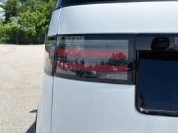 Land Rover Discovery Dynamic SE AWD 2026 — side view