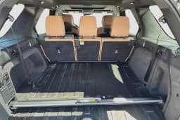 Land Rover Discovery Dynamic SE AWD 2026 — side view