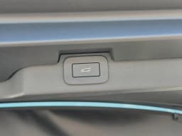 Land Rover Discovery Dynamic SE AWD 2026 — side view