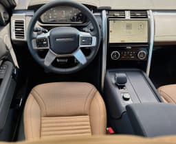 Land Rover Discovery Dynamic SE AWD 2026 — side view