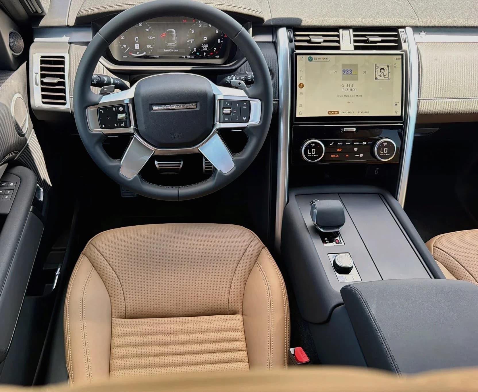 Land Rover Discovery Dynamic SE AWD 2026 — side view