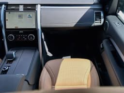 Land Rover Discovery Dynamic SE AWD 2026 — side view