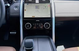 Land Rover Discovery Dynamic SE AWD 2026 — side view