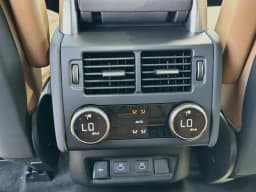 Land Rover Discovery Dynamic SE AWD 2026 — side view