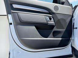 Land Rover Discovery Dynamic SE AWD 2026 — side view