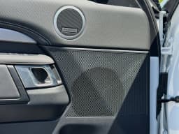 Land Rover Discovery Dynamic SE AWD 2026 — side view