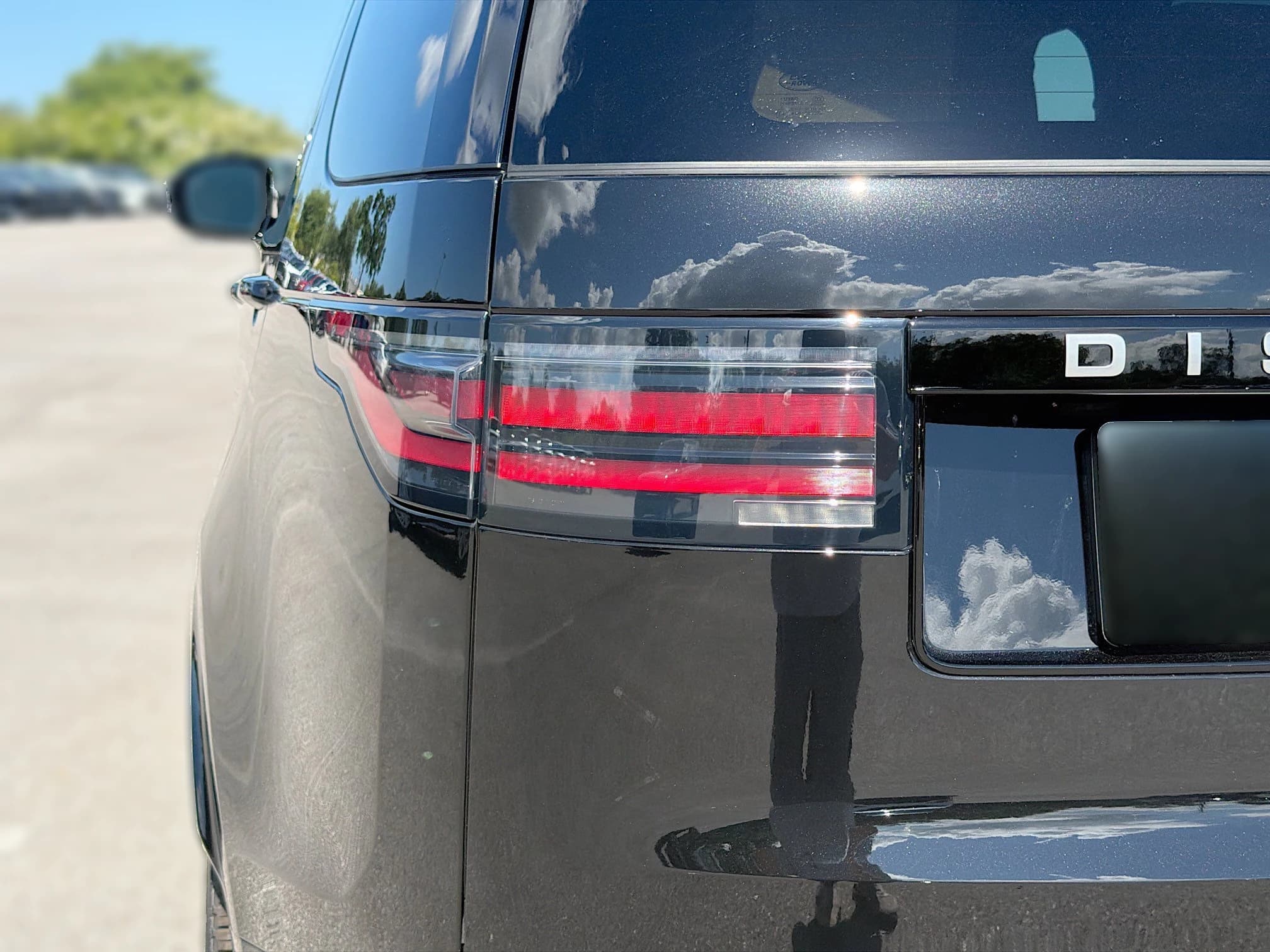 Land Rover Discovery Gemini Edition AWD 2026 — side view