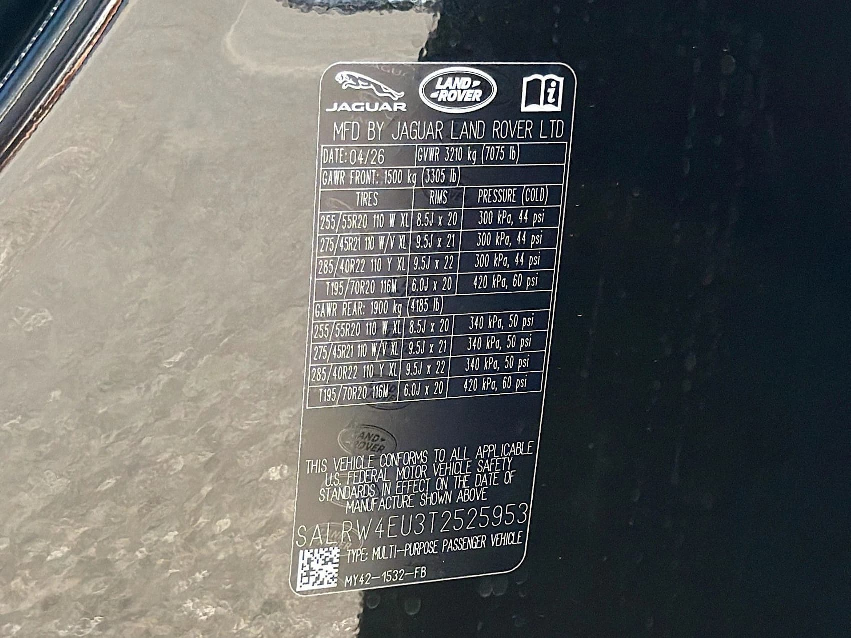 Land Rover Discovery Gemini Edition AWD 2026 — side view