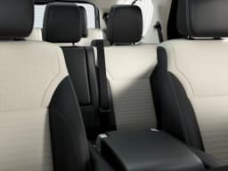 Land Rover Discovery Gemini Edition AWD 2026 — side view