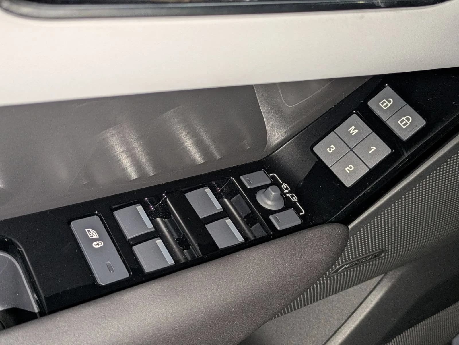 Land Rover Range Rover Velar S P250 2026 — side view