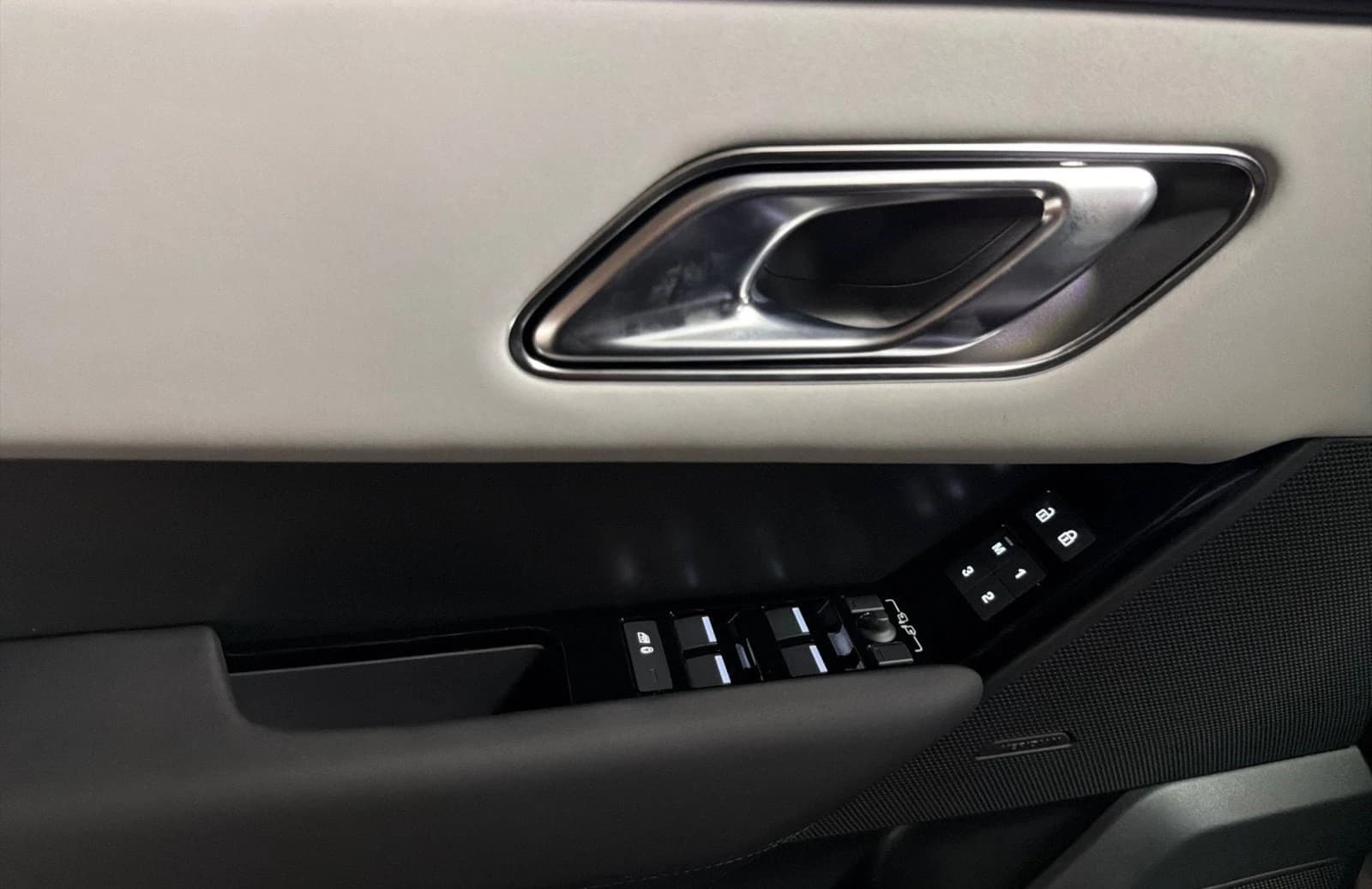 Land Rover Range Rover Velar S P250 2026 — side view