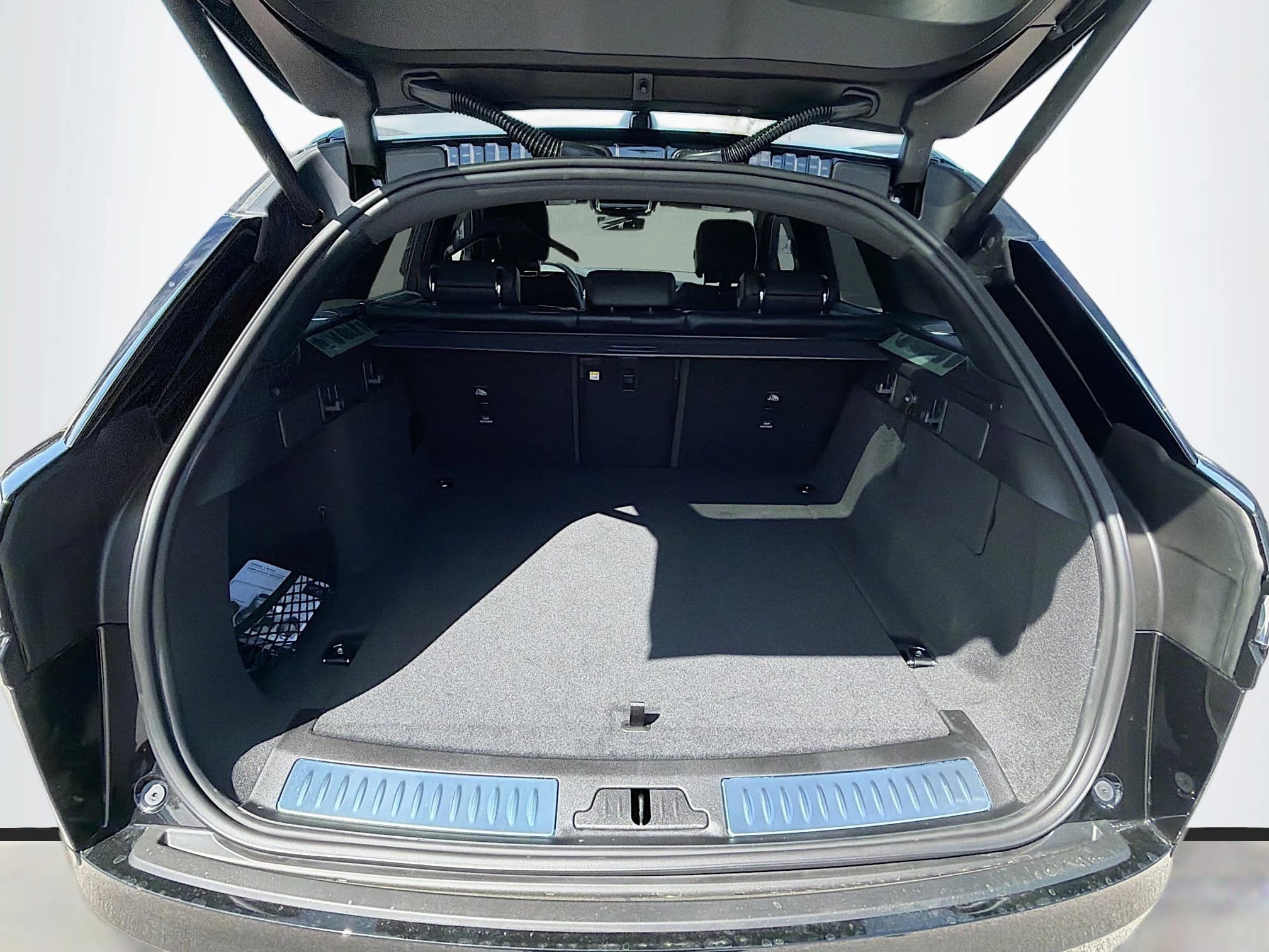 Land Rover Range Rover Velar Dynamic SE P400 2026 — side view