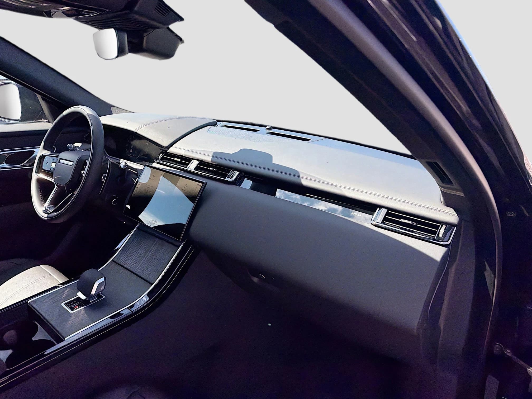 Land Rover Range Rover Velar Dynamic SE P400 2026 — side view