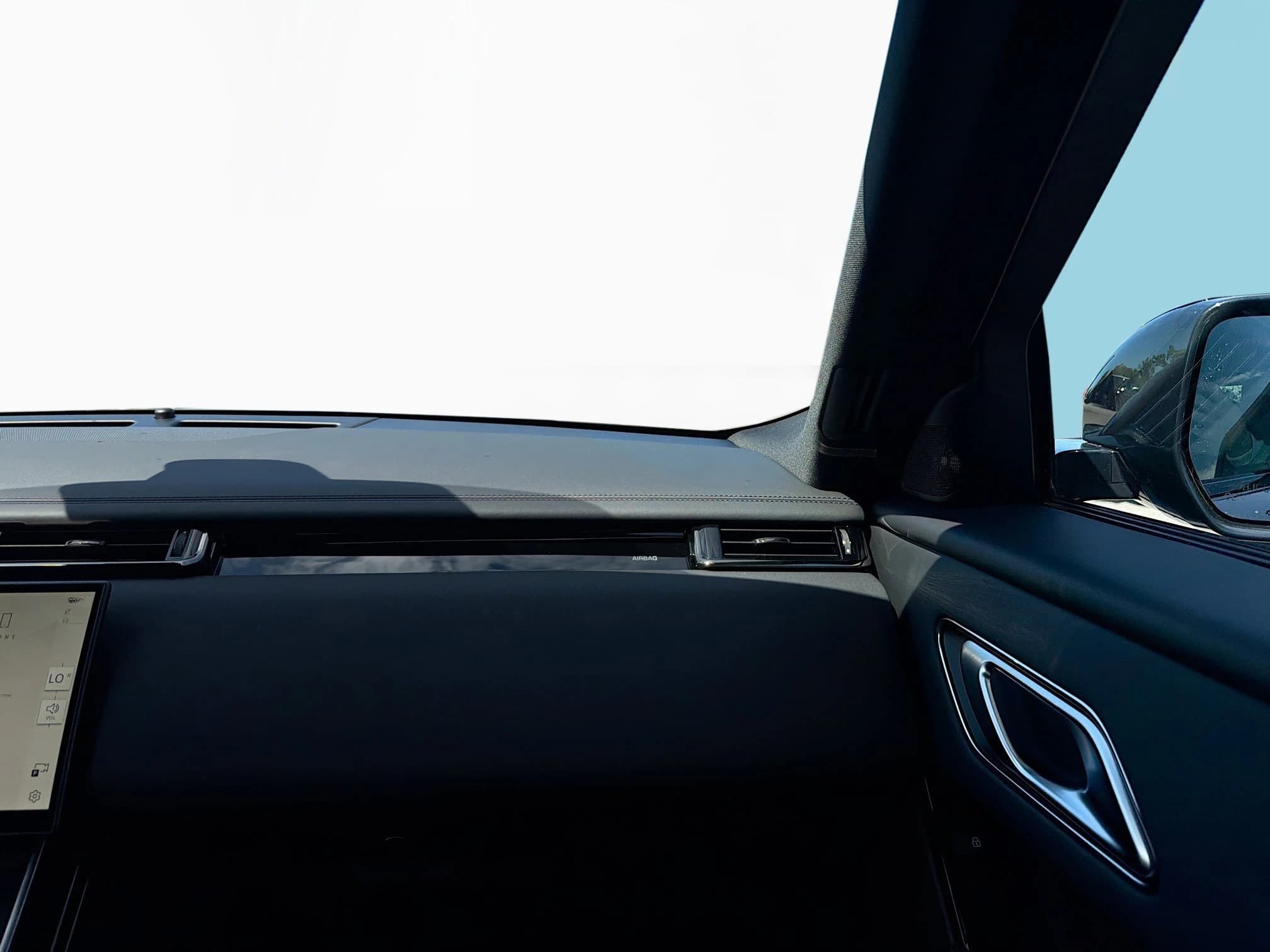 Land Rover Range Rover Velar Dynamic SE P400 2026 — side view