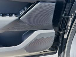 Land Rover Range Rover Velar Dynamic SE P400 2026 — side view
