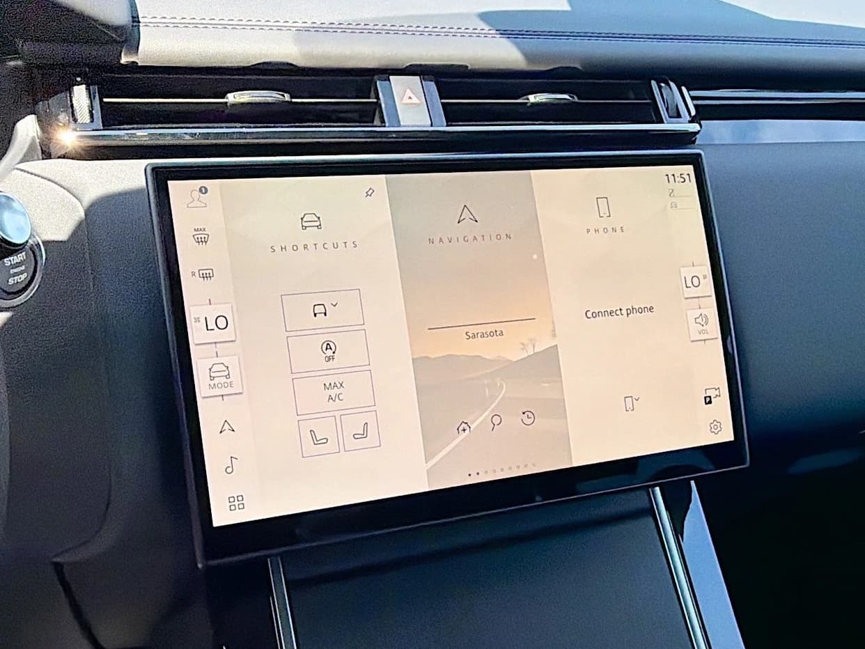 Land Rover Range Rover Velar Dynamic SE P400 2026 — side view