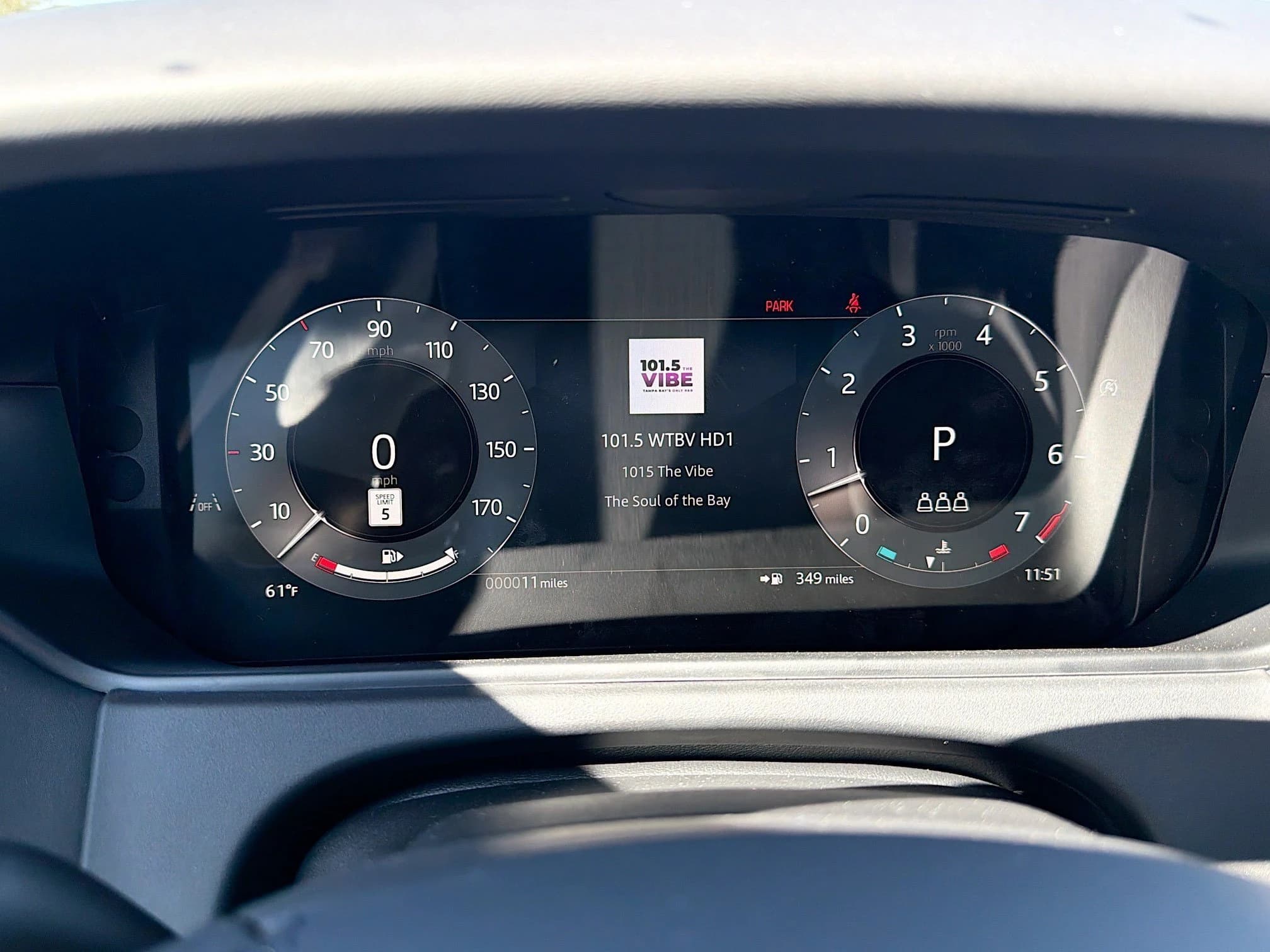 Land Rover Range Rover Velar Dynamic SE P400 2026 — side view