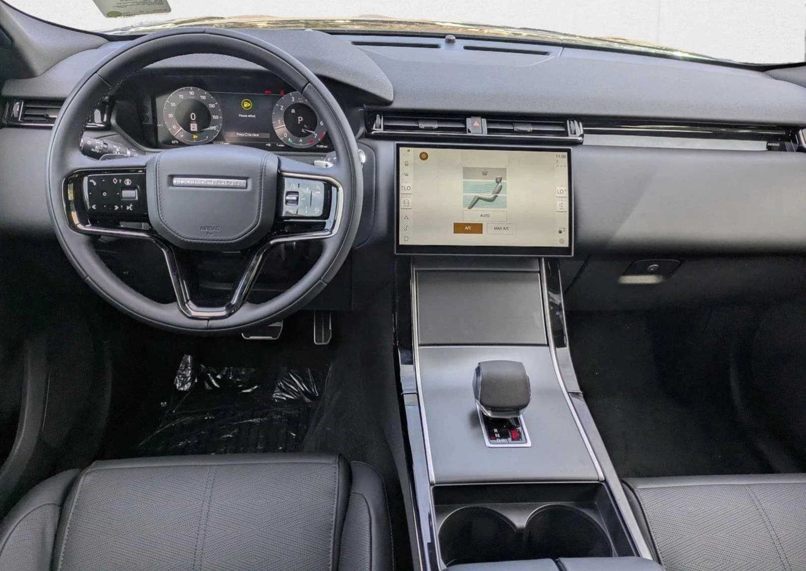 Land Rover Range Rover Velar Dynamic HSE P400 2025 — side view