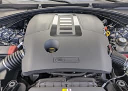 Land Rover Range Rover Velar Dynamic HSE P400 2025 — side view