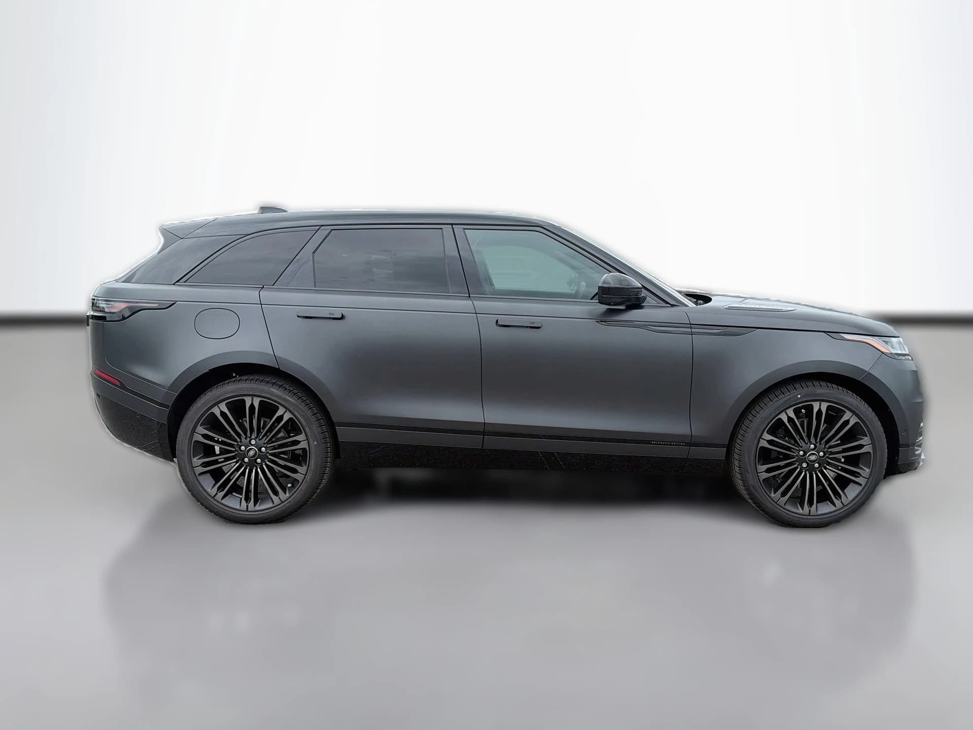 Land Rover Range Rover Velar Belgravia Edition Satin P400 2026 — side view