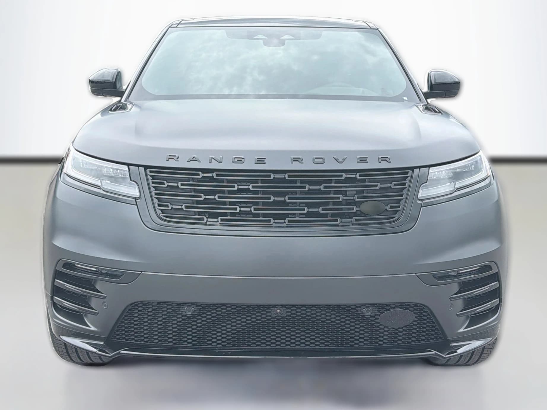 Land Rover Range Rover Velar Belgravia Edition Satin P400 2026 — side view