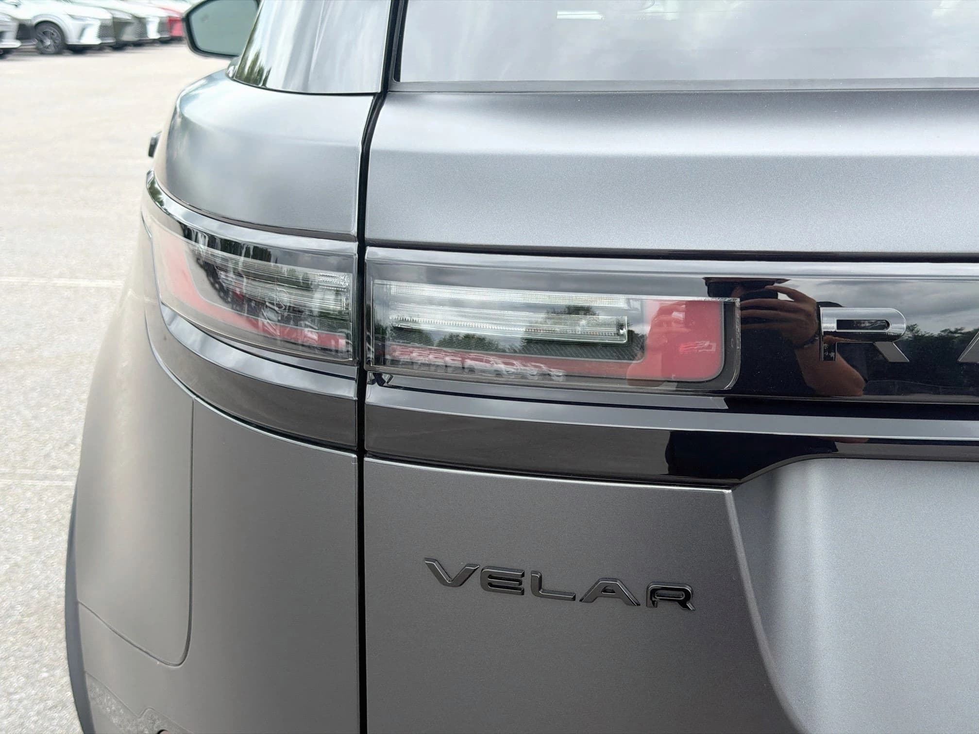Land Rover Range Rover Velar Belgravia Edition Satin P400 2026 — side view