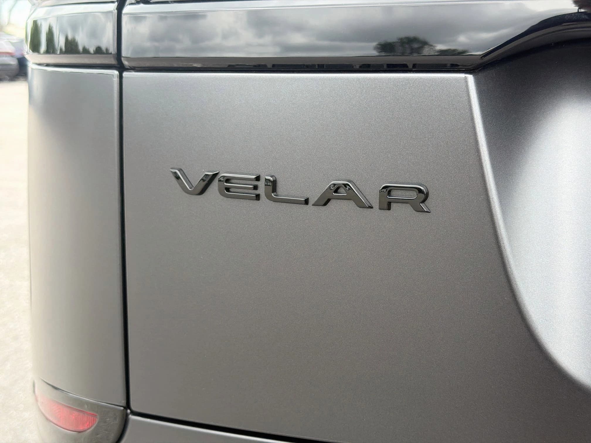 Land Rover Range Rover Velar Belgravia Edition Satin P400 2026 — side view