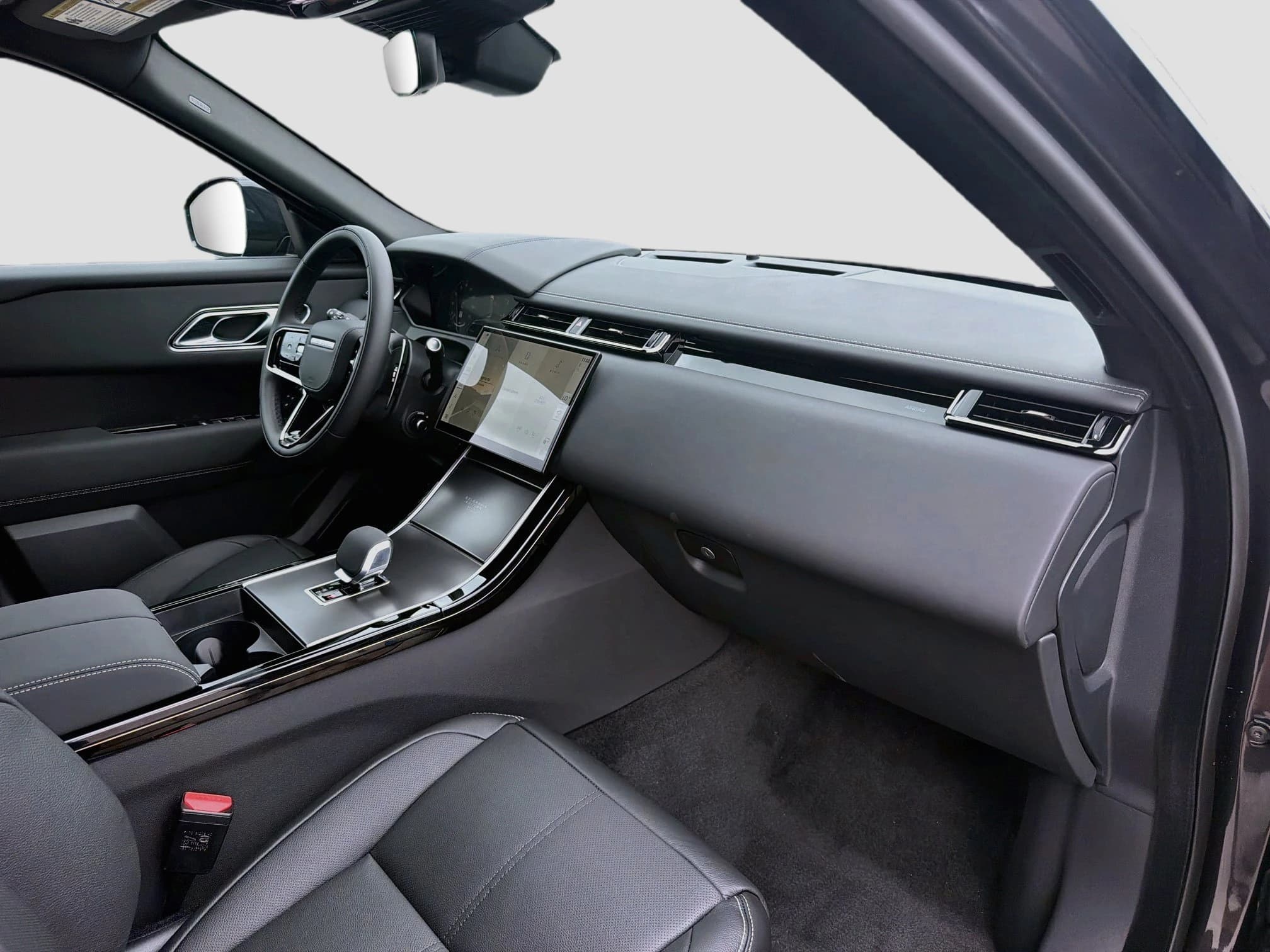 Land Rover Range Rover Velar Belgravia Edition Satin P400 2026 — side view
