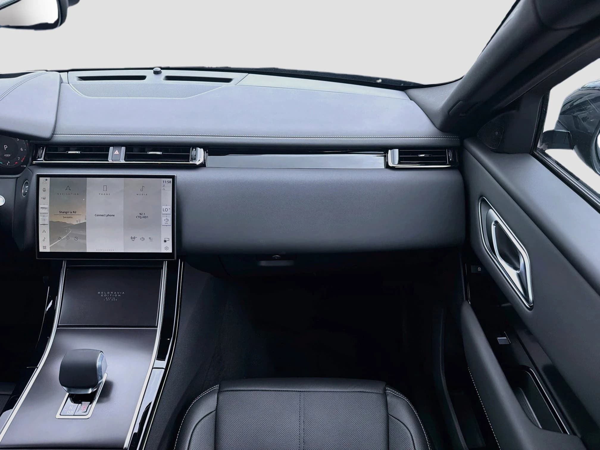 Land Rover Range Rover Velar Belgravia Edition Satin P400 2026 — side view