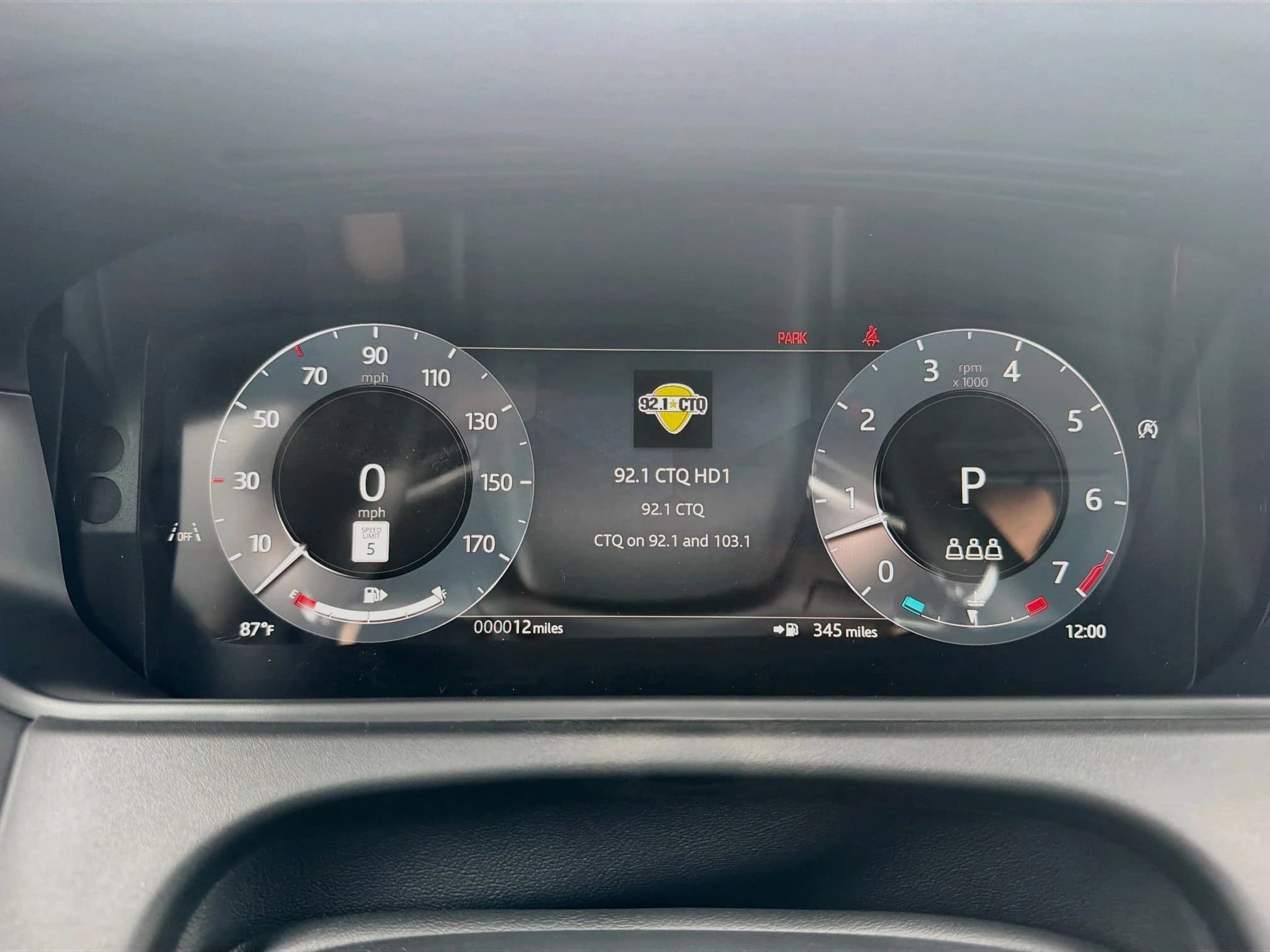 Land Rover Range Rover Velar Belgravia Edition Satin P400 2026 — side view