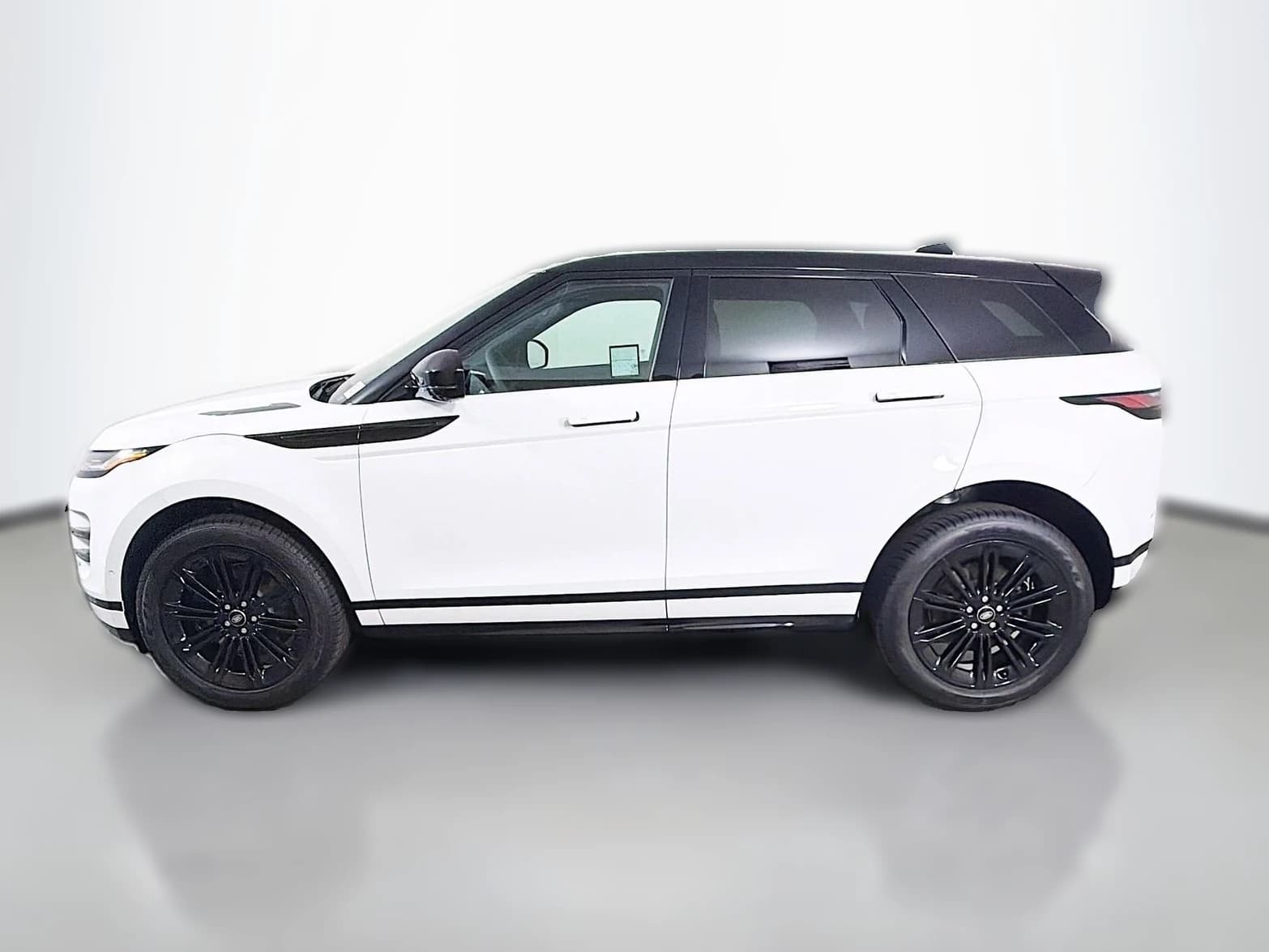 Land Rover Range Rover Evoque Dynamic SE AWD 2026 — side view
