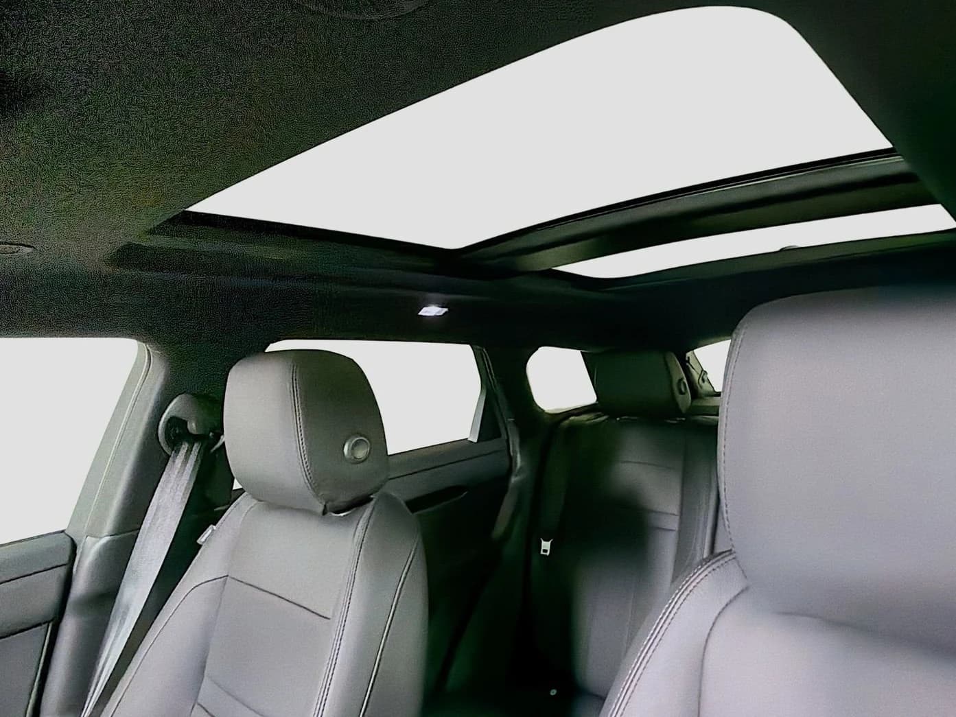 Land Rover Range Rover Evoque Dynamic SE AWD 2026 — side view