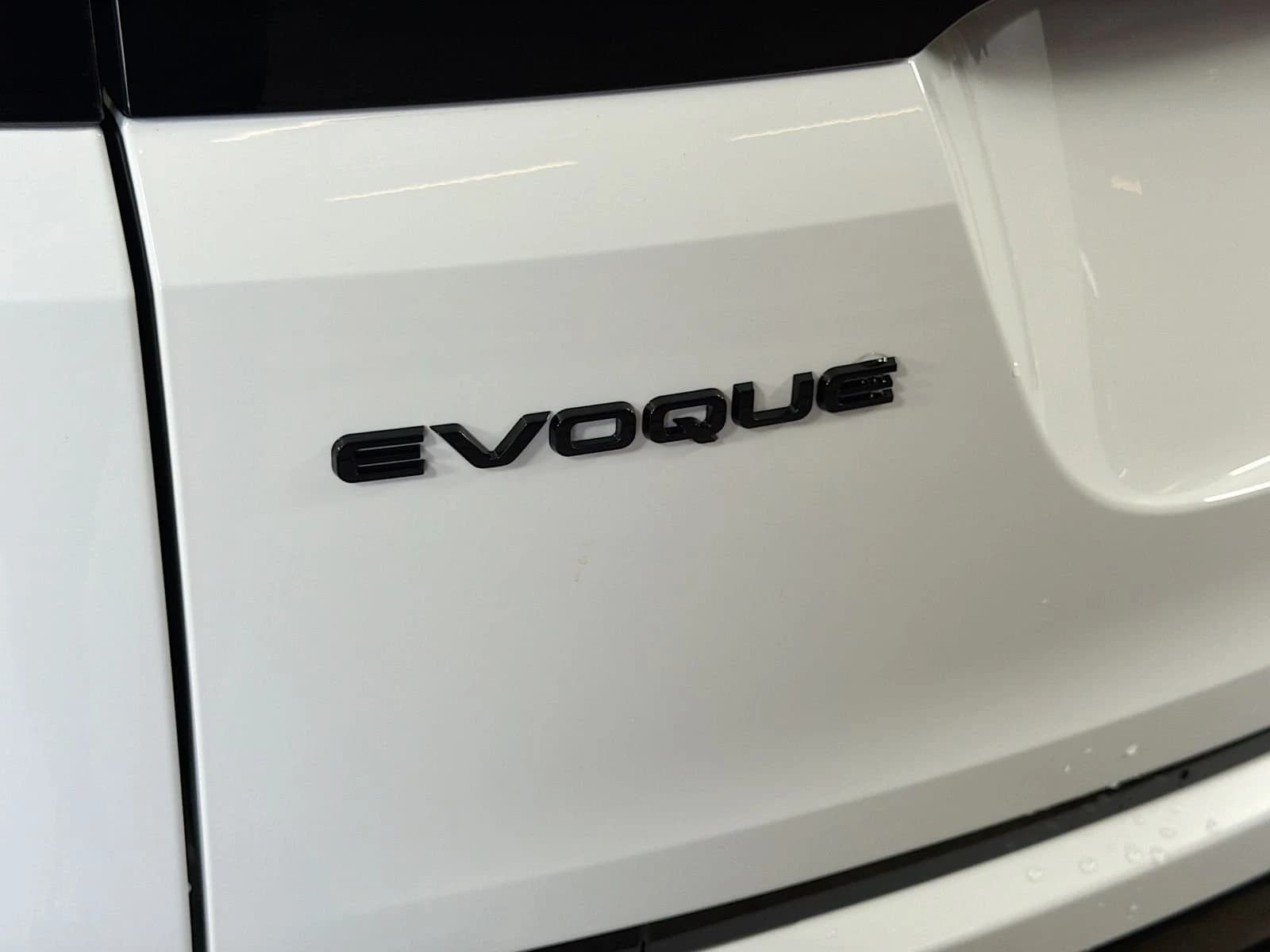 Land Rover Range Rover Evoque Dynamic SE AWD 2026 — side view